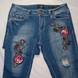 YMI Women's Skinny Jeans. Size 5. Embroidery. Floral.
